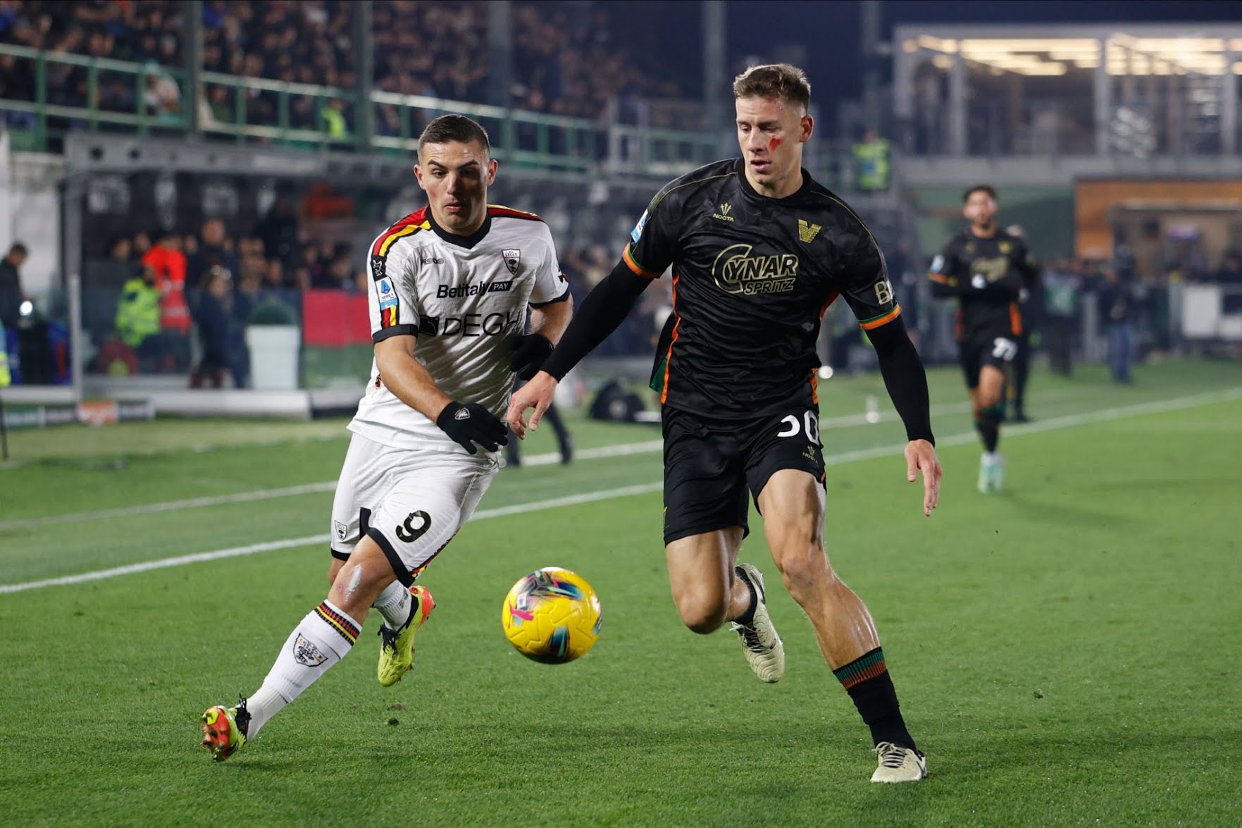 Lecce vs Venezia, 17h30 ngày 06/04